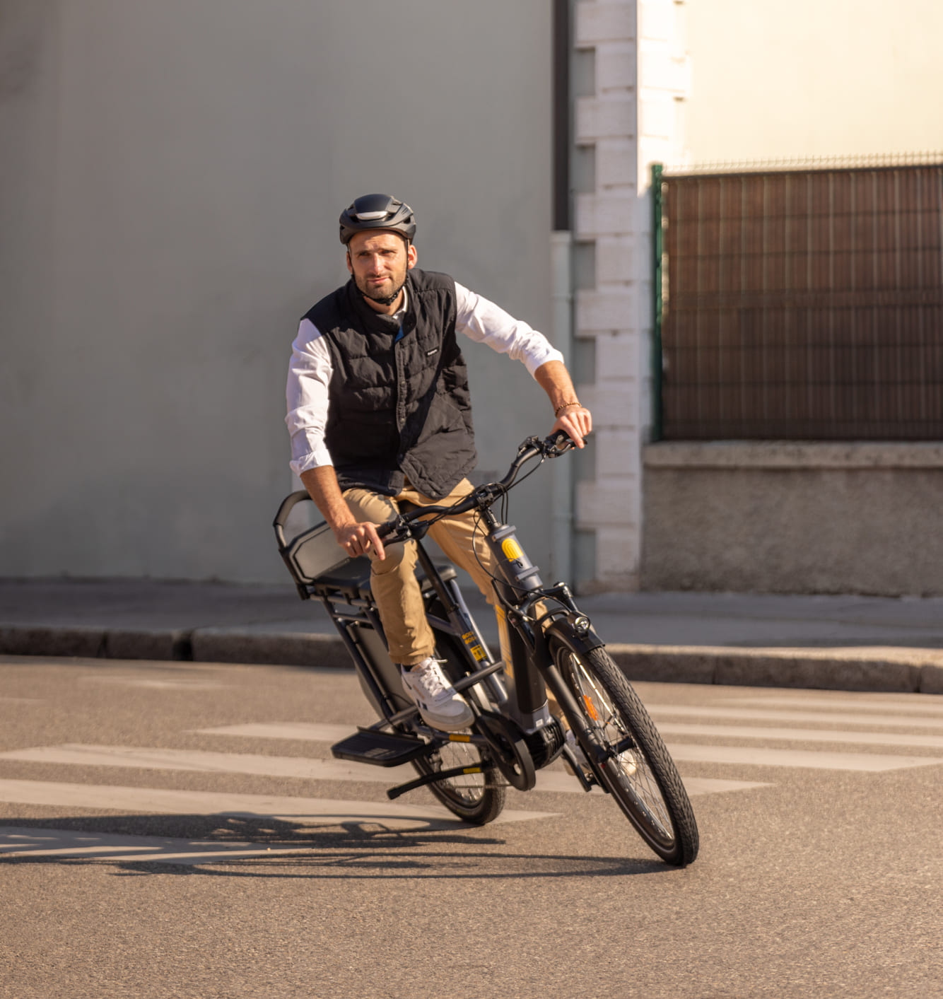 yubabikes_lifestyle_bodaboda_dusk_softspot_sideboards_backrest_crest_city_work_hd-1-1