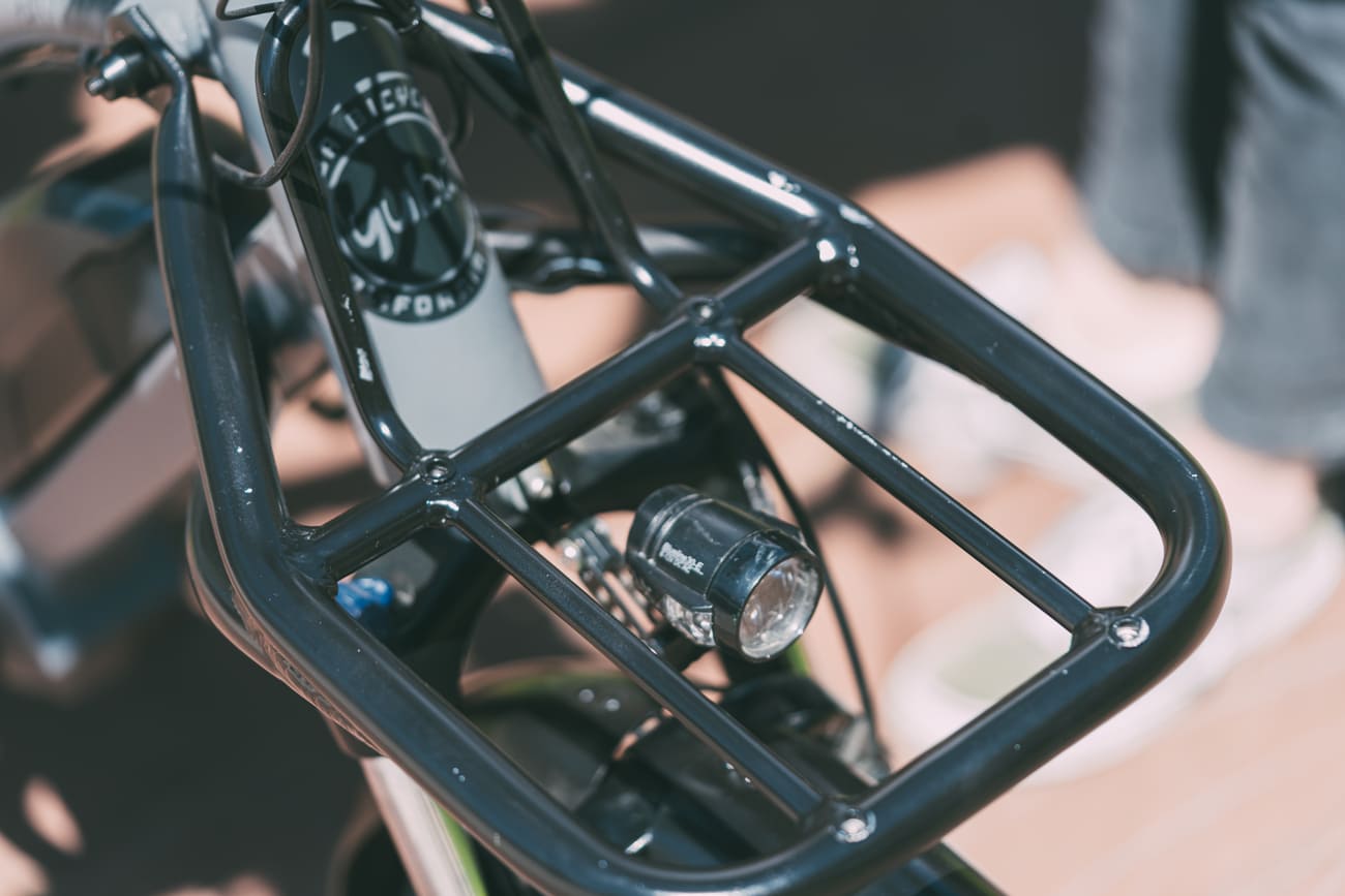 yuba_bikes_fastrack_black_closeup_frontrack_light-1