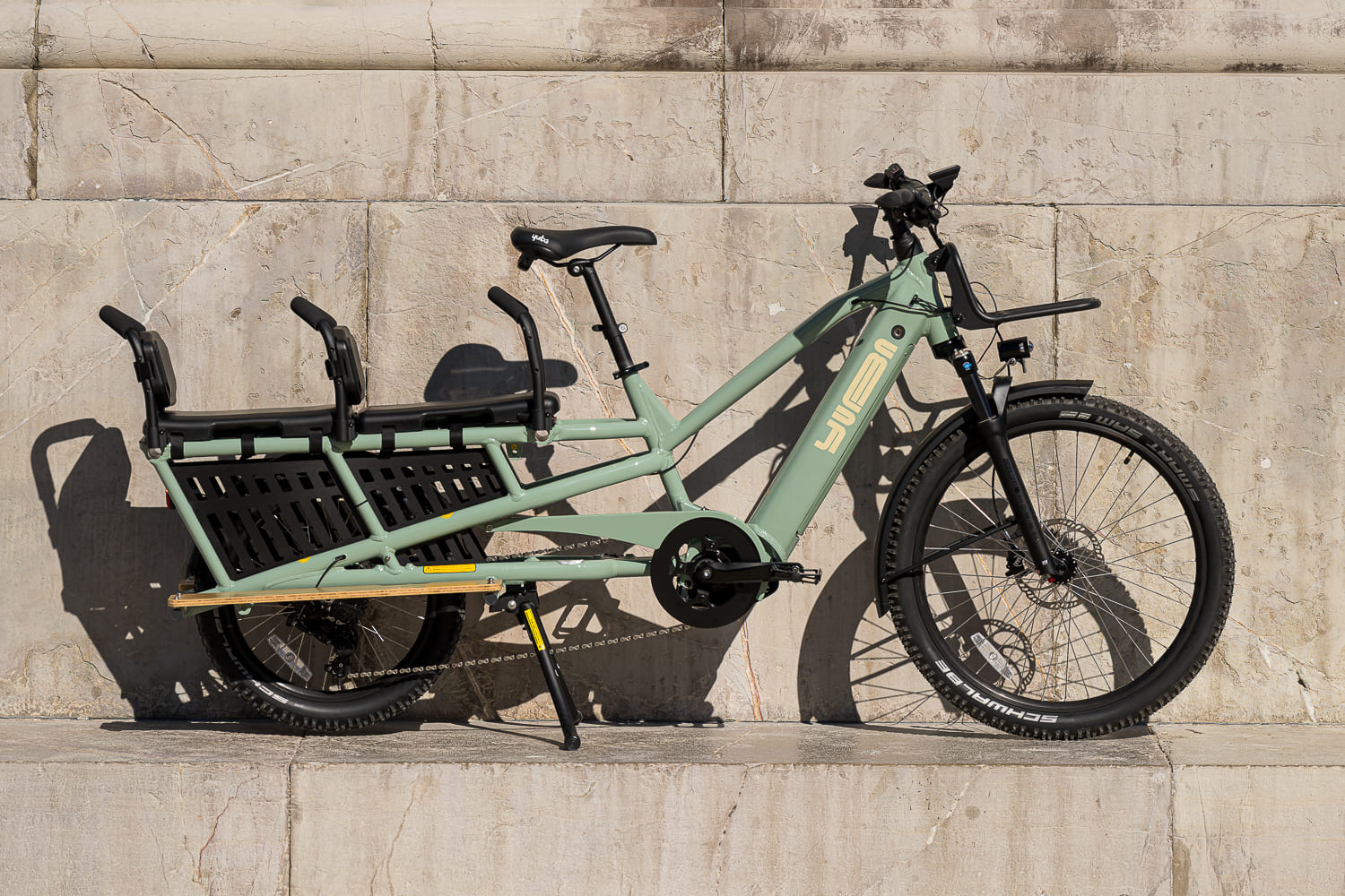 yuba_bikes_lifestyle_spicy_curry_lunar_sideview_sideboards_crest_backrest_softspot_baserack-1