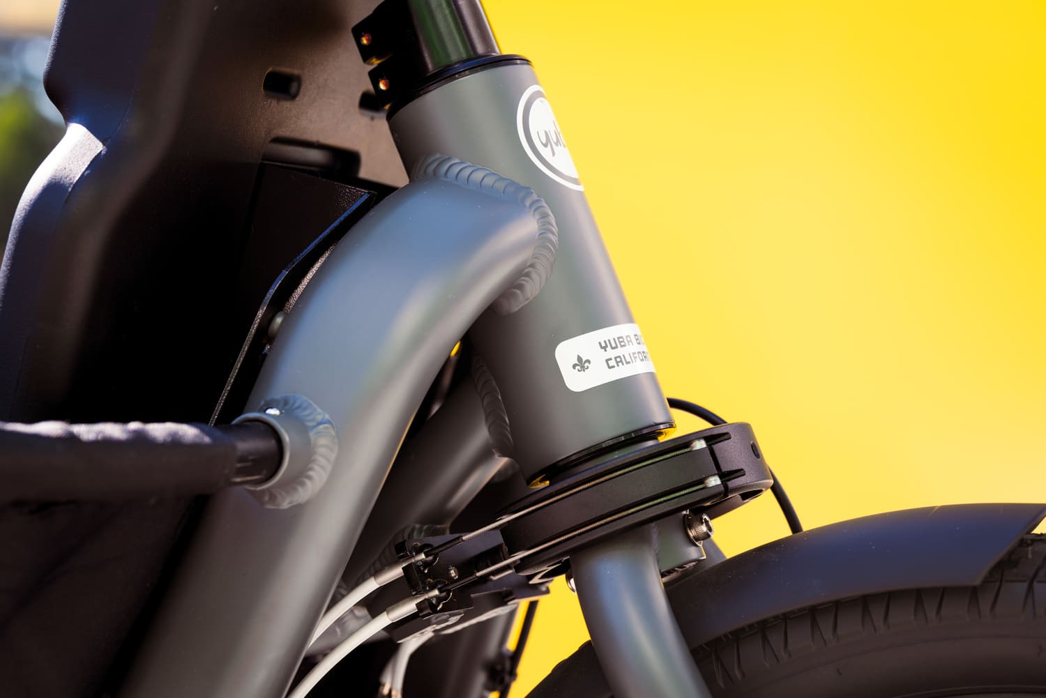 yuba_bikes_supercargo_grey_closeup