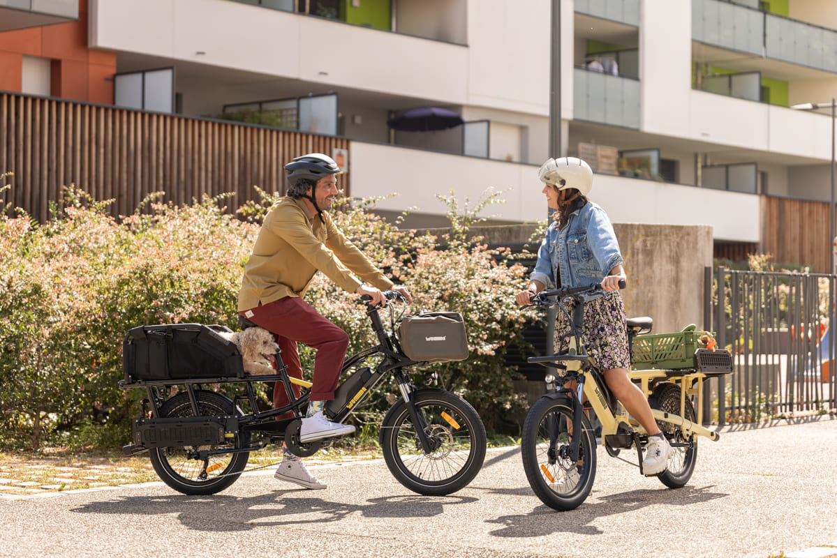 yubabikes_lifestyle_fastrack_espresso_latte_drs_wooftop_grabgo_couple_web1